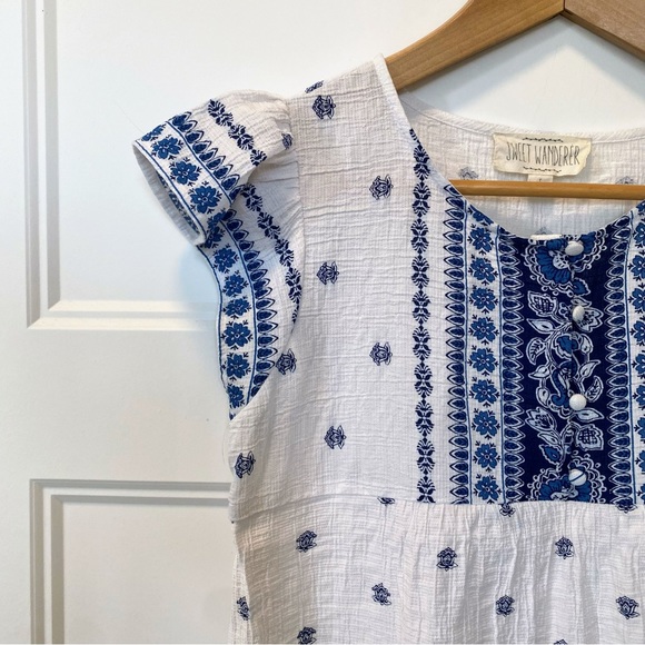 Sweet Wanderer Size Small Butterfly Sleeve Blue/White blouse - Picture 4 of 10